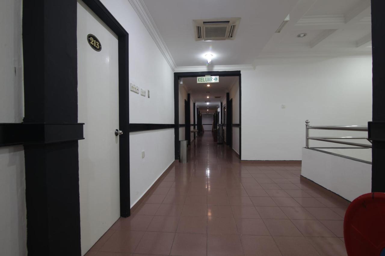 G City Hotel تيلوك إنتان المظهر الخارجي الصورة