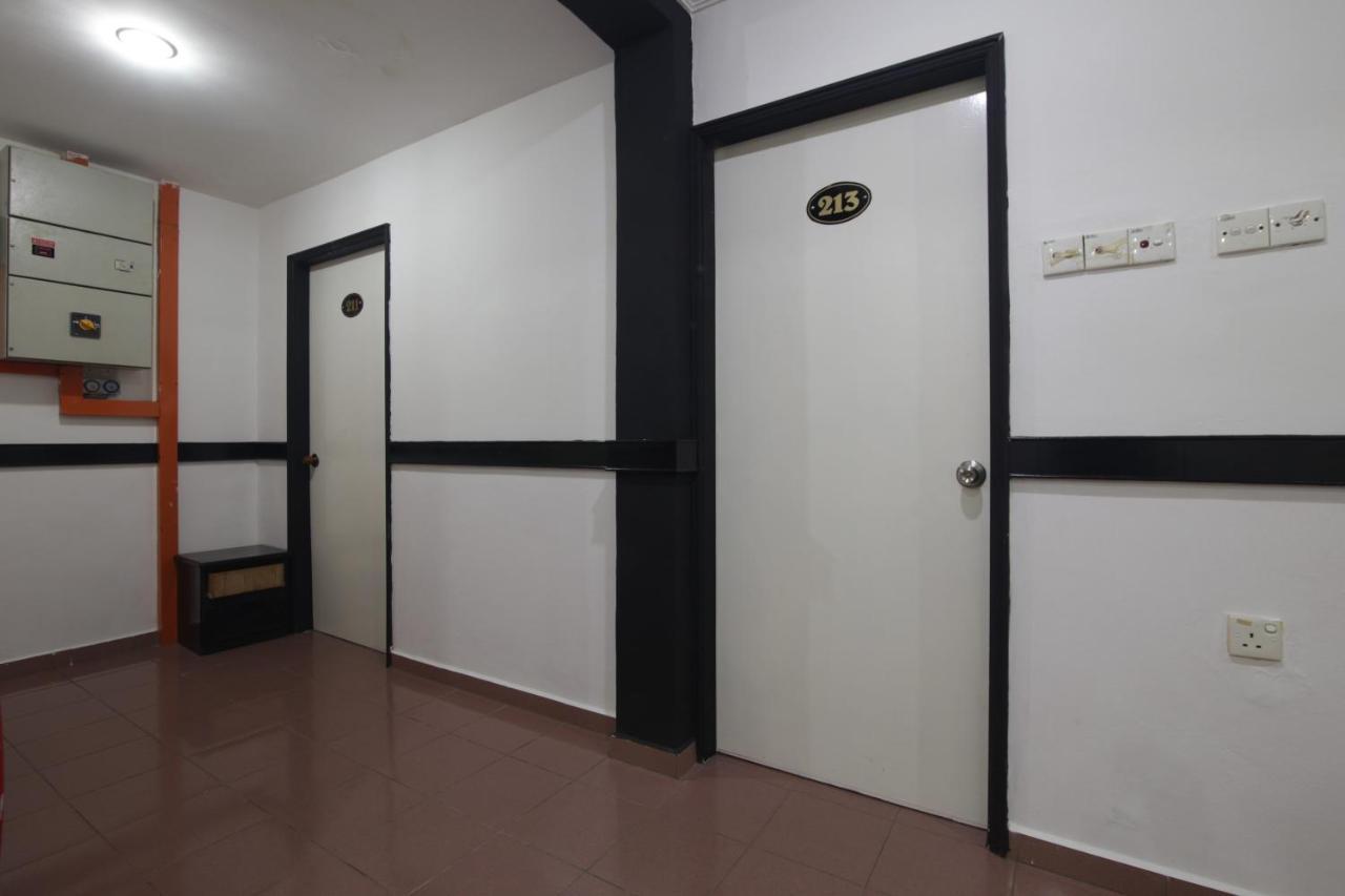 G City Hotel تيلوك إنتان المظهر الخارجي الصورة