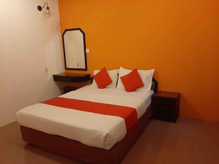 G City Hotel تيلوك إنتان المظهر الخارجي الصورة